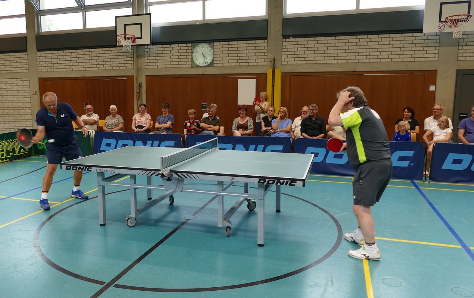 Die Tischtennis-Artisten Milan Orlowski und Jindrich Pansky begeisterten mit ihrer Show.