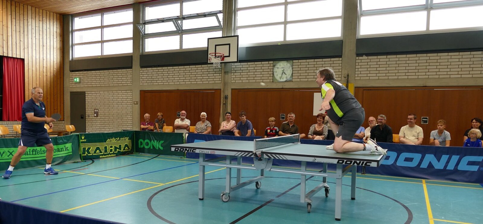 Die Tischtennis-Artisten Milan Orlowski und Jindrich Pansky begeisterten mit ihrer Show.